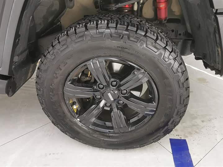 Фото 6 - Tank 300