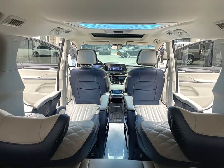 Фото 8 - Buick GL8 ES