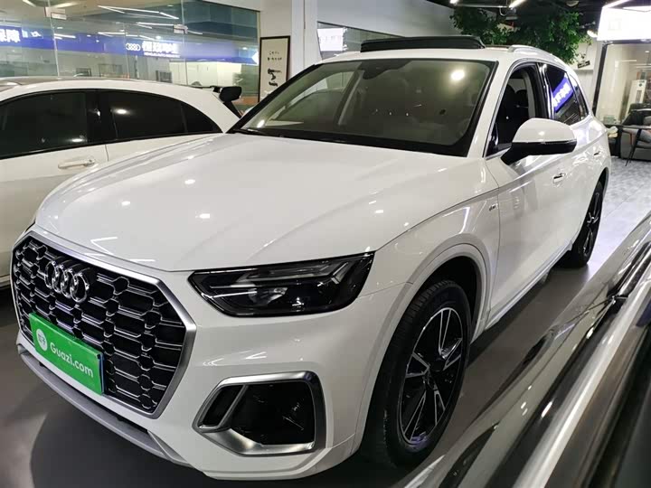 Фото 2 - Audi Q5L