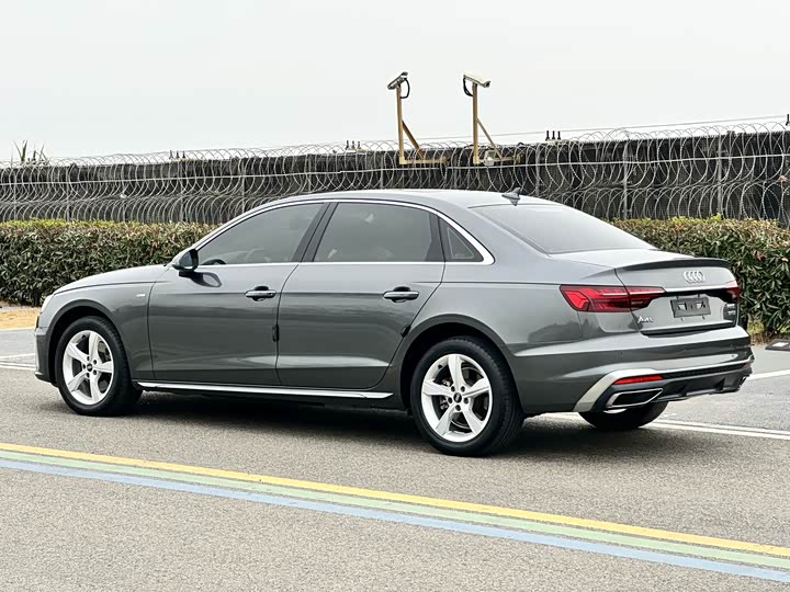Фото 5 - Audi A4L