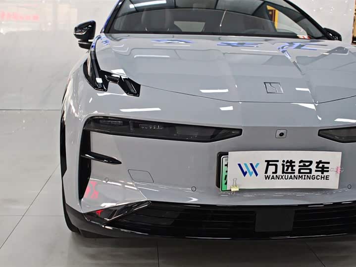 Фото 2 - Zeekr X