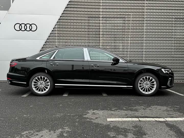 Фото 3 - Audi A8