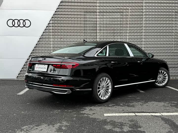 Фото 4 - Audi A8