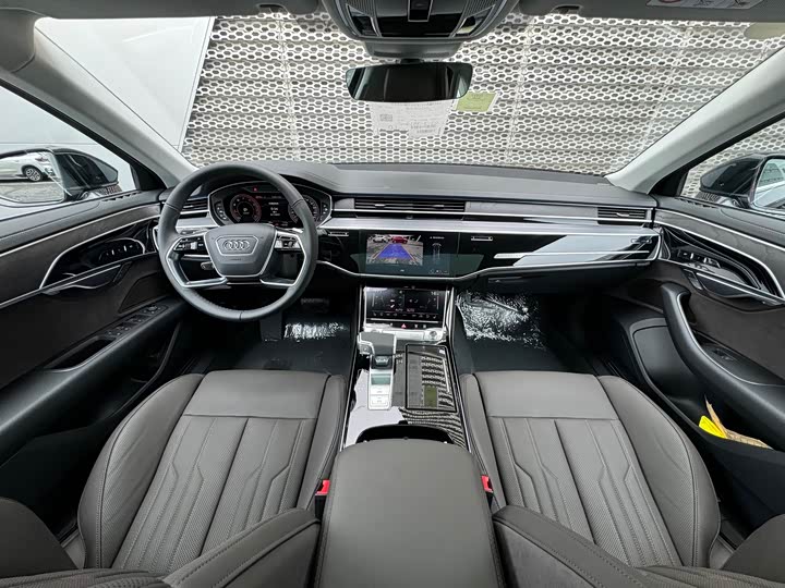 Фото 9 - Audi A8