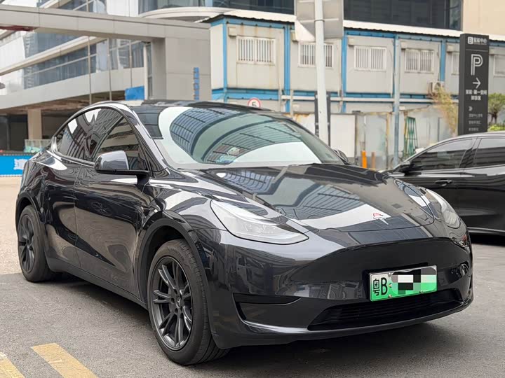 Фото 3 - Tesla Model Y