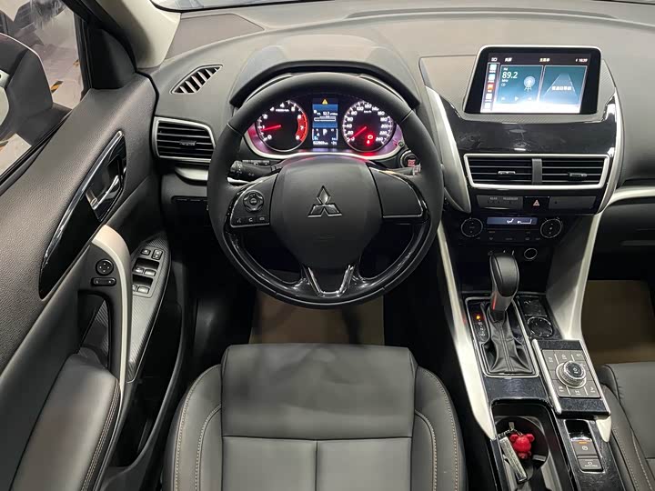 Фото 9 - Mitsubishi Eclipse Cross