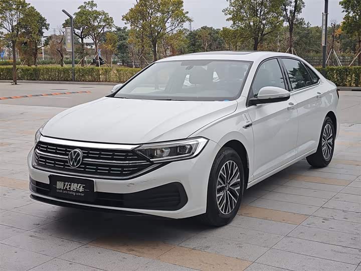 Фото 1 - Volkswagen Sagitar L