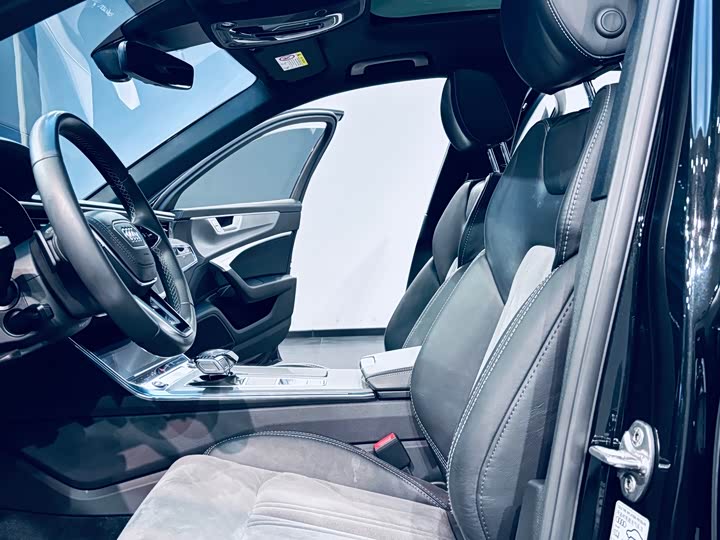 Фото 5 - Audi A6L