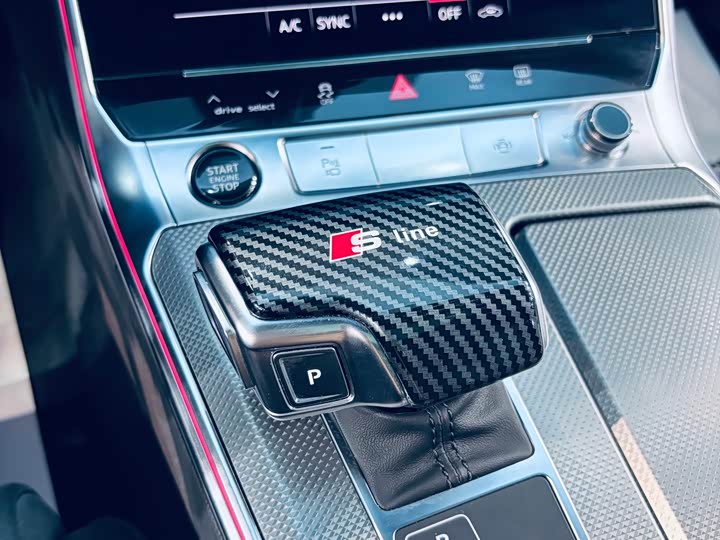 Фото 8 - Audi A6L