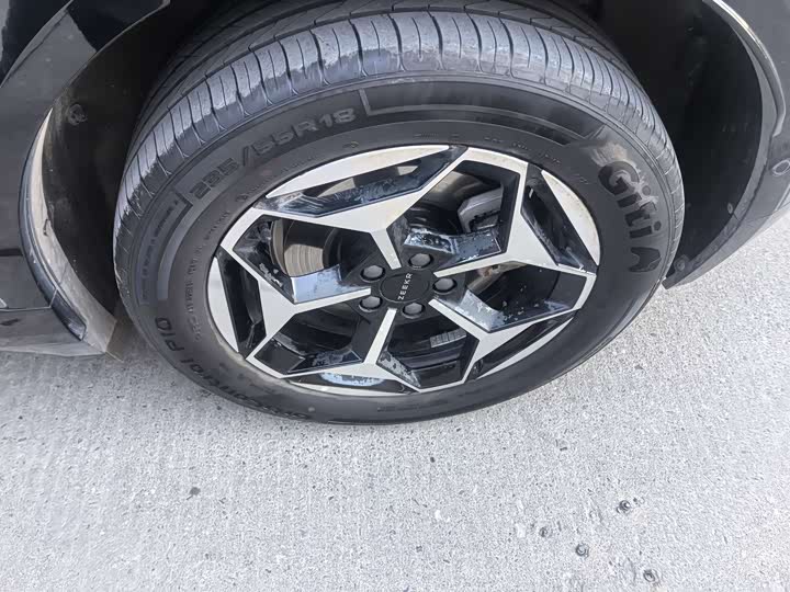 Фото 9 - Zeekr X