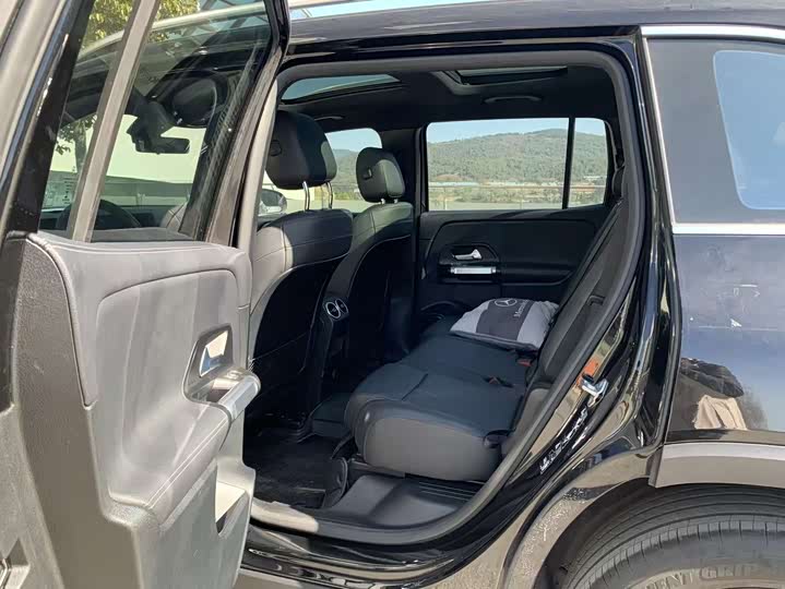 Фото 8 - Mercedes-Benz GLB-Class