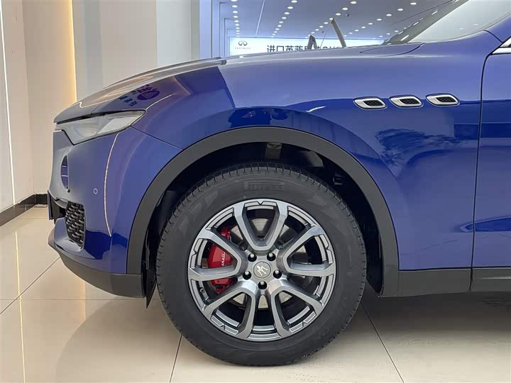 Фото 7 - Maserati Levante