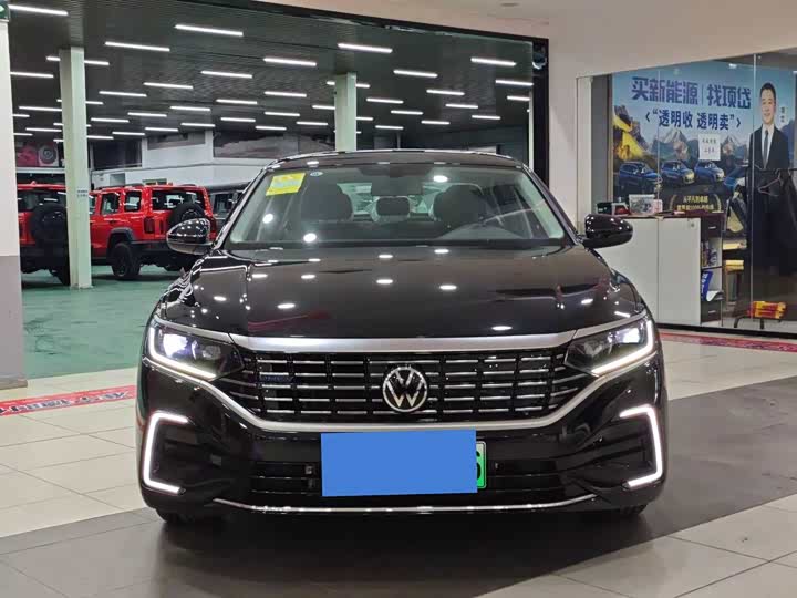Фото 2 - Volkswagen Passat Hybrid