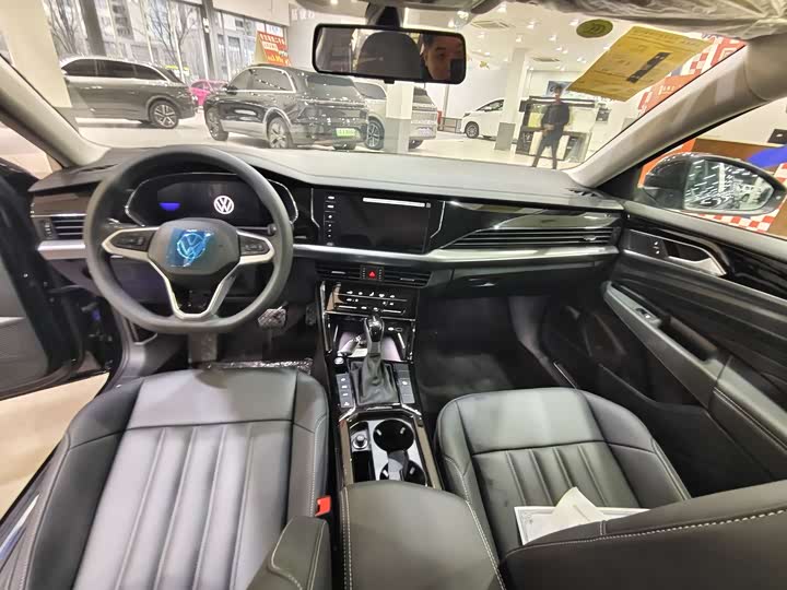 Фото 5 - Volkswagen Passat Hybrid