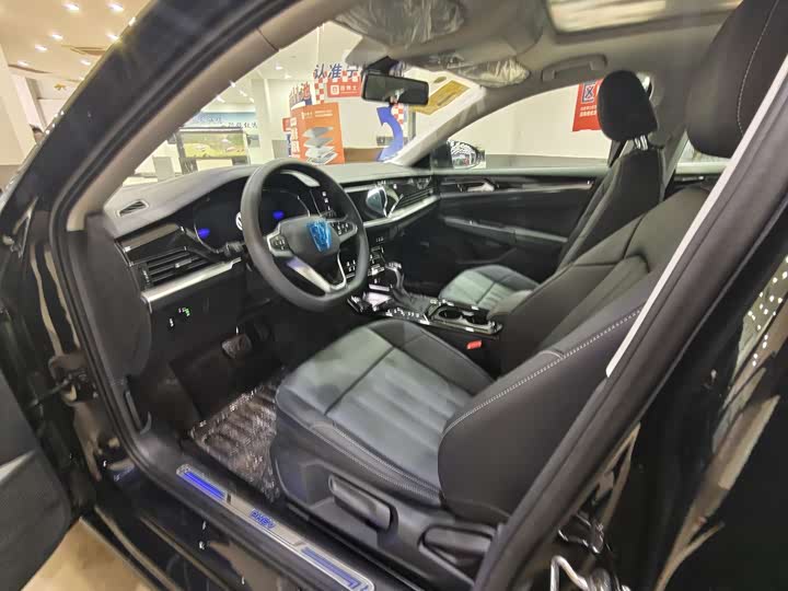 Фото 6 - Volkswagen Passat Hybrid