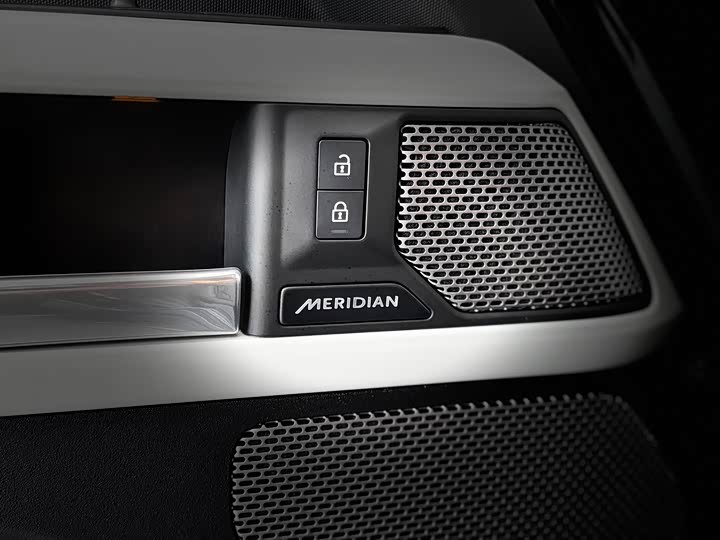 Фото 9 - Land Rover Defender