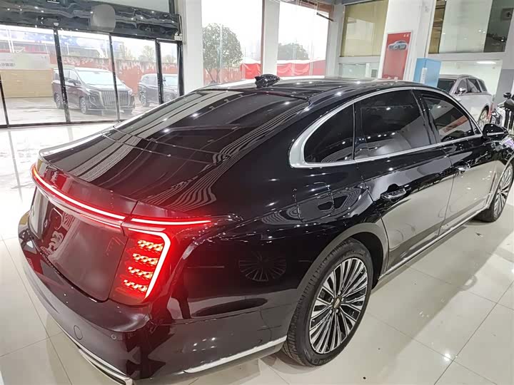 Фото 7 - Hongqi H9