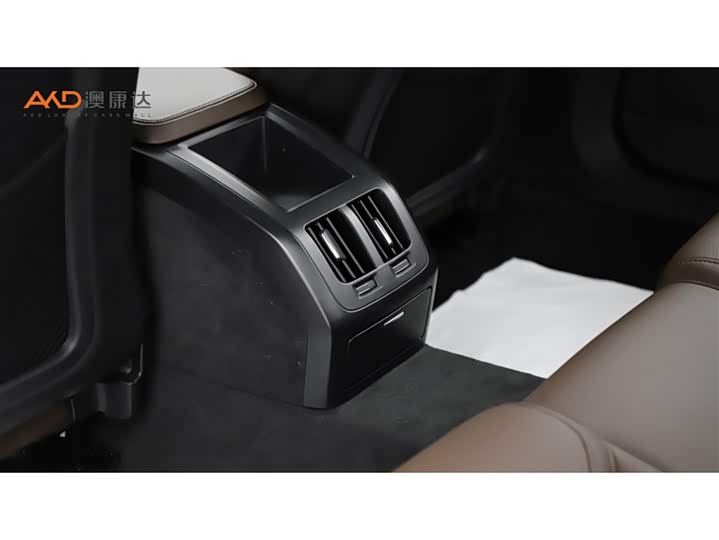 Фото 9 - Volvo S90