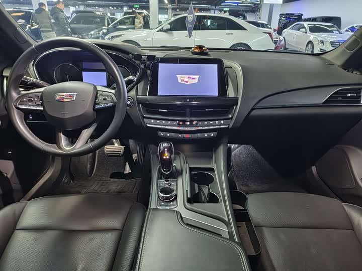 Фото 8 - Cadillac CT5