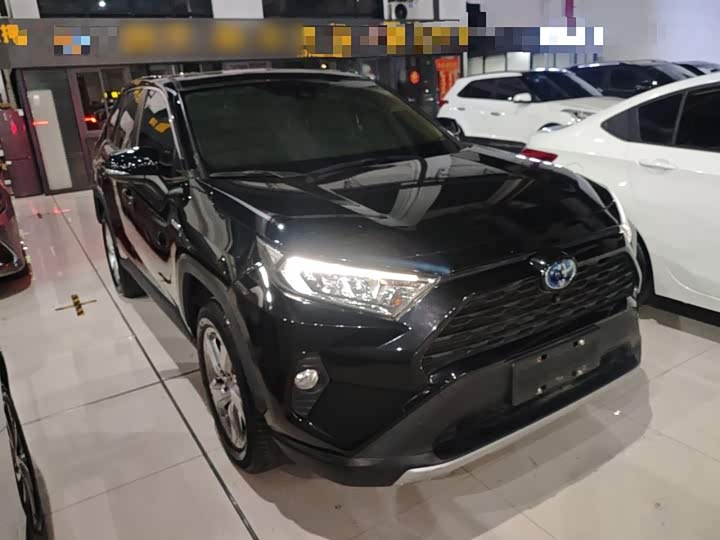 Фото 4 - Toyota RAV4