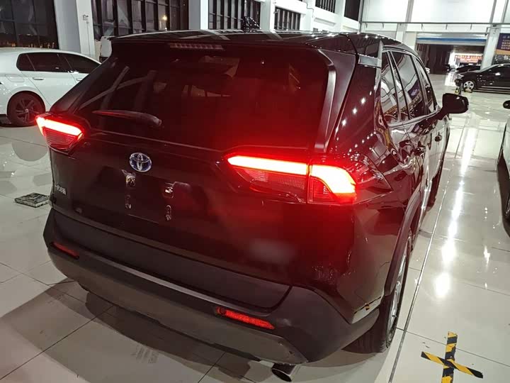 Фото 7 - Toyota RAV4