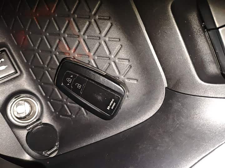 Фото 9 - Toyota RAV4