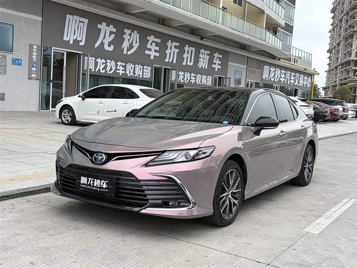 Фото 1 - Toyota Camry