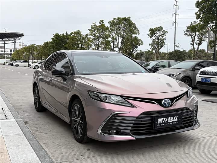 Фото 3 - Toyota Camry