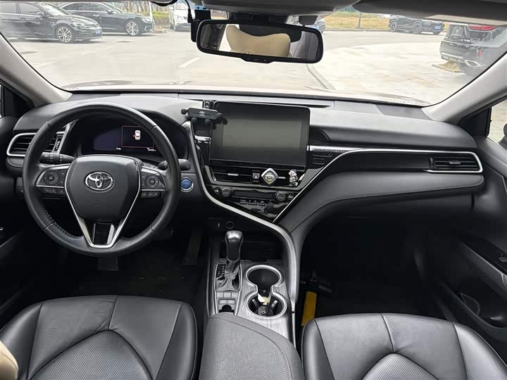 Фото 6 - Toyota Camry