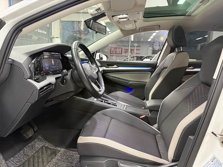 Фото 4 - Volkswagen Golf