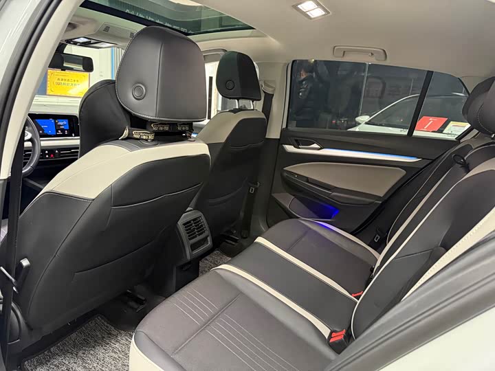 Фото 5 - Volkswagen Golf