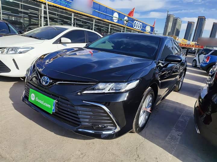 Фото 2 - Toyota Camry