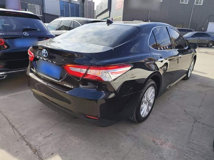 Фото 7 - Toyota Camry