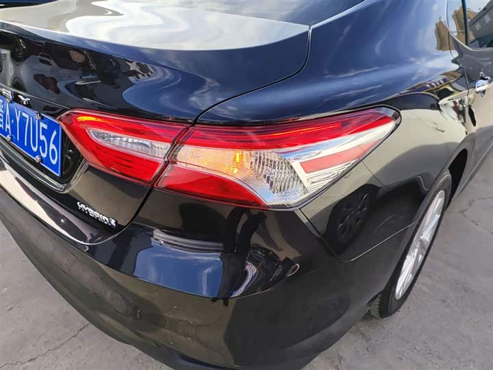 Фото 8 - Toyota Camry