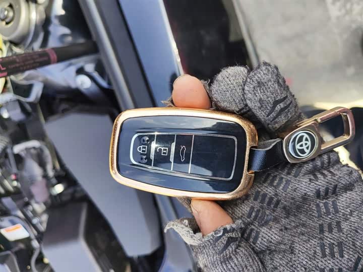 Фото 9 - Toyota Camry