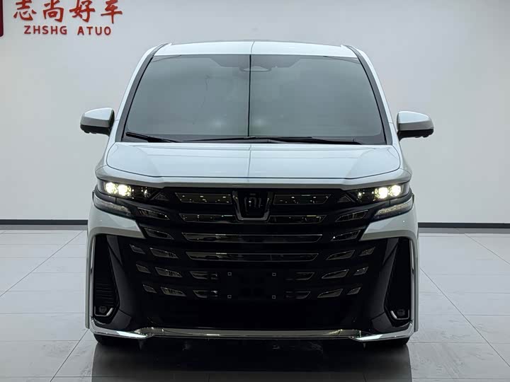 Фото 2 - Toyota Vellfire