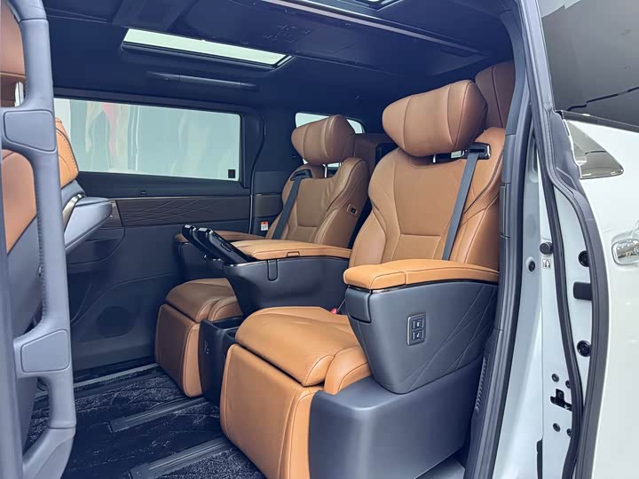 Фото 5 - Toyota Vellfire