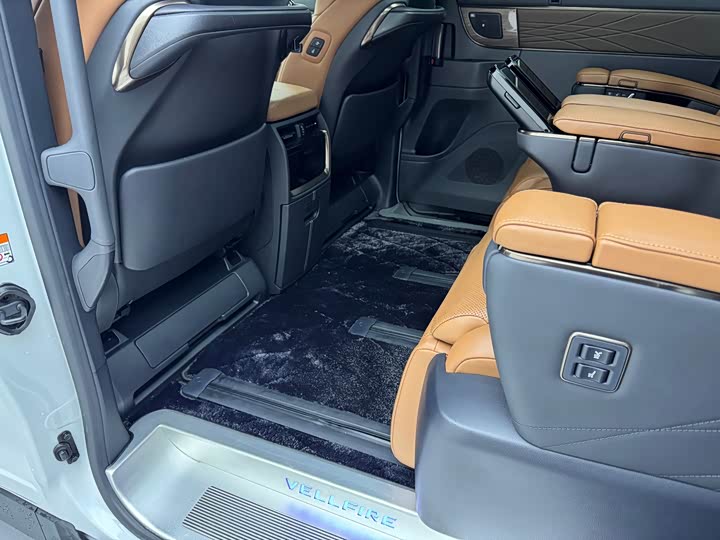 Фото 7 - Toyota Vellfire