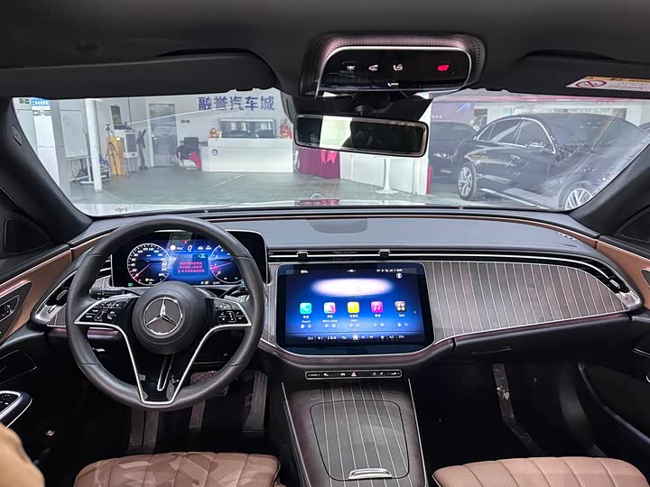 Фото 6 - Mercedes-Benz E-Class