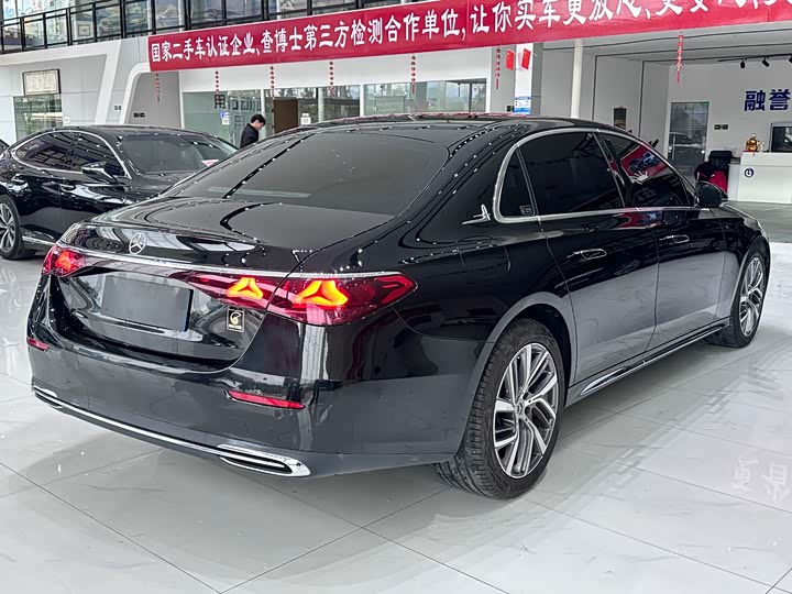 Фото 7 - Mercedes-Benz E-Class