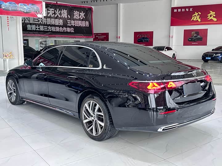 Фото 9 - Mercedes-Benz E-Class