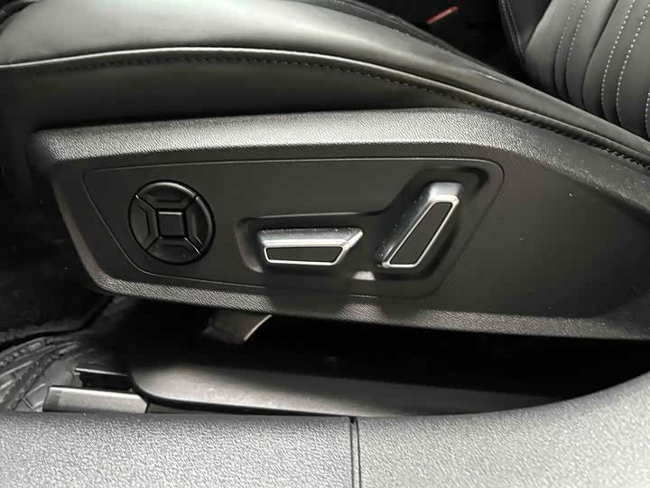 Фото 3 - Audi A6L