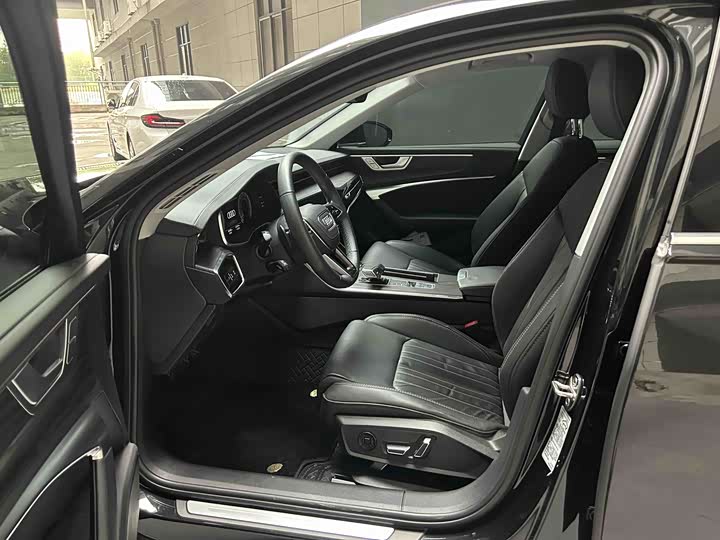 Фото 4 - Audi A6L