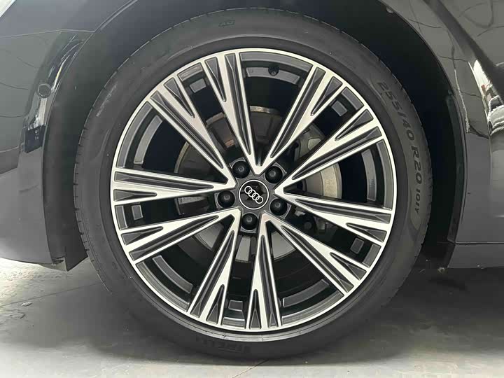 Фото 5 - Audi A6L