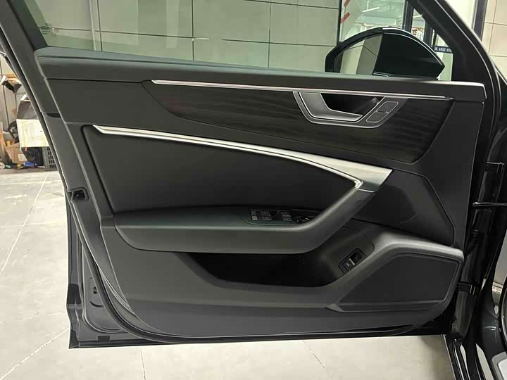 Фото 6 - Audi A6L