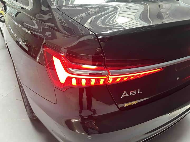 Фото 9 - Audi A6L