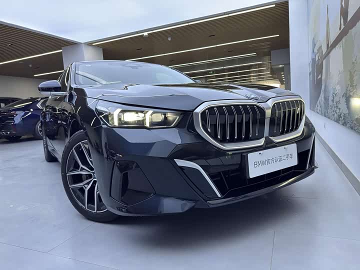 Фото 7 - BMW i5
