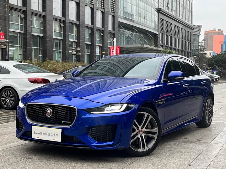 Фото 1 - Jaguar XE L