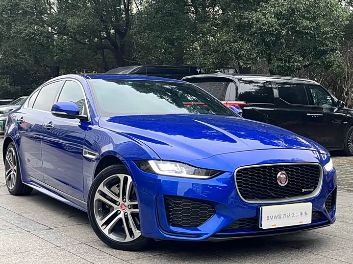 Фото 3 - Jaguar XE L