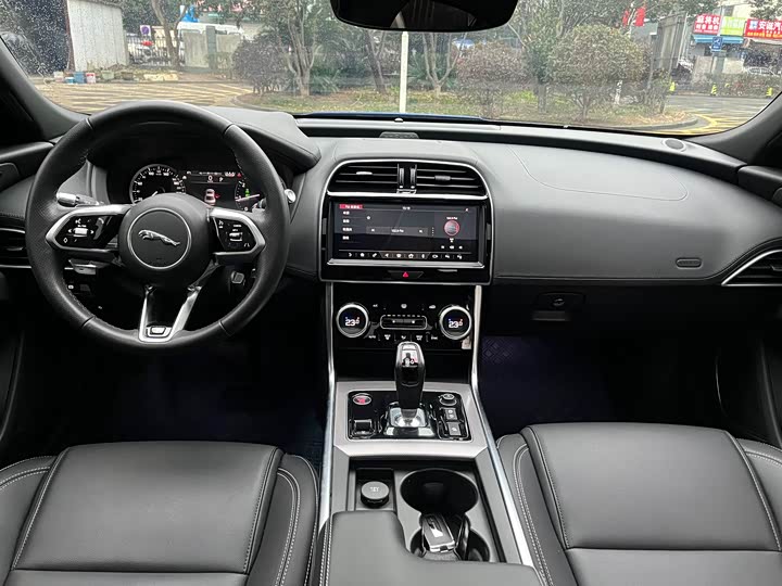Фото 5 - Jaguar XE L